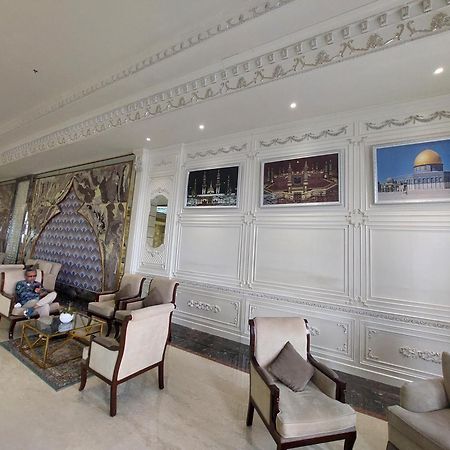 Banjarbaru Grand Qin Hotel מראה חיצוני תמונה