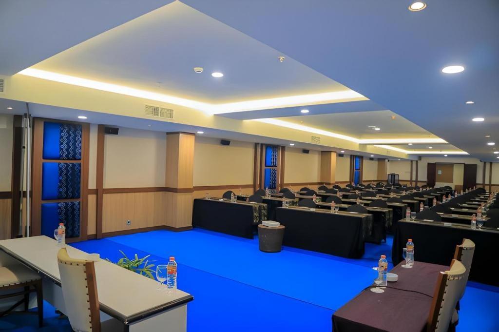 Banjarbaru Grand Qin Hotel מראה חיצוני תמונה