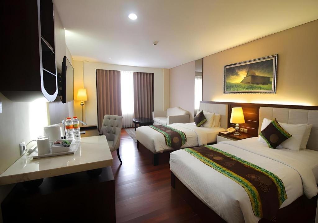 Banjarbaru Grand Qin Hotel מראה חיצוני תמונה