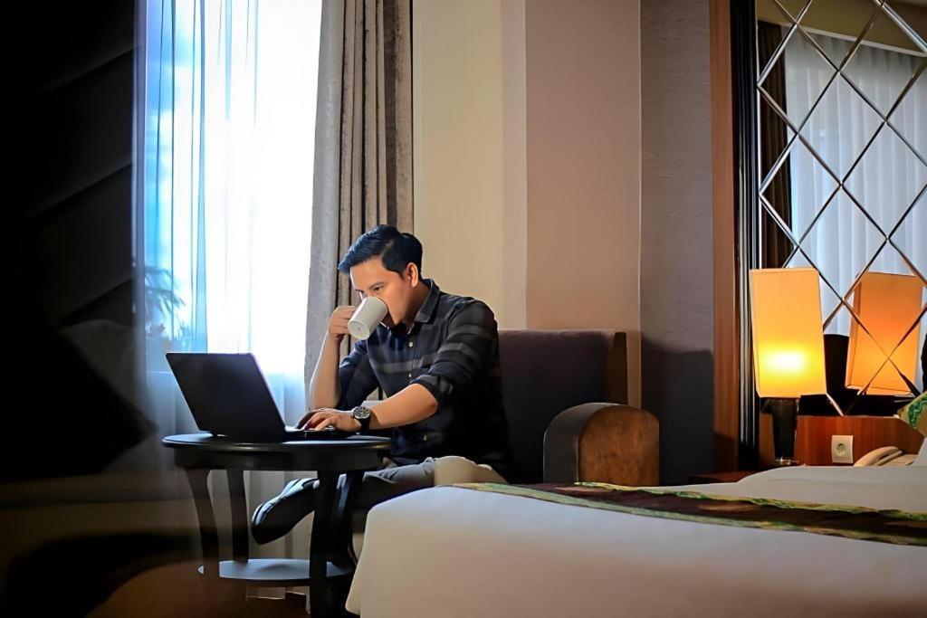 Banjarbaru Grand Qin Hotel מראה חיצוני תמונה