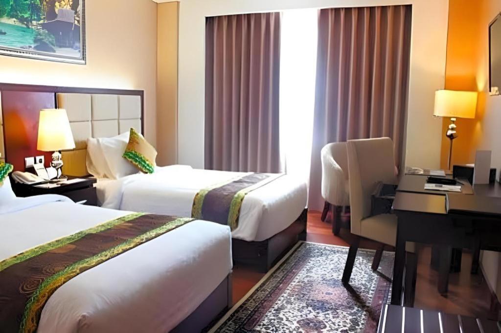 Banjarbaru Grand Qin Hotel מראה חיצוני תמונה