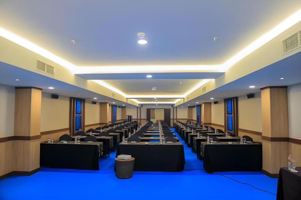Banjarbaru Grand Qin Hotel מראה חיצוני תמונה
