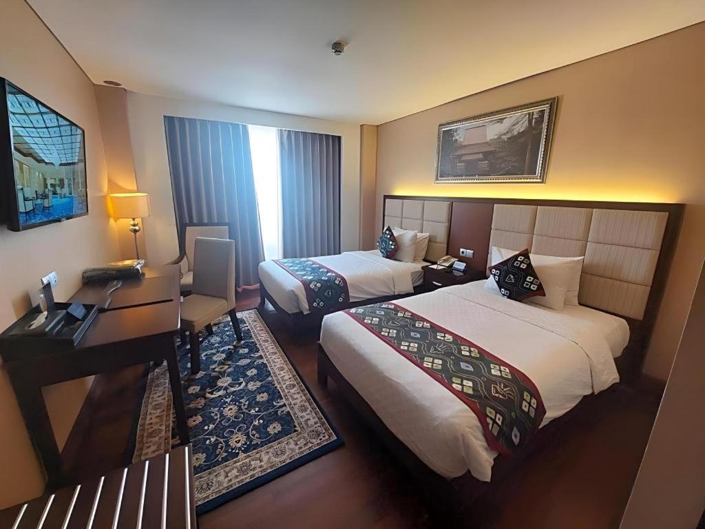 Banjarbaru Grand Qin Hotel מראה חיצוני תמונה