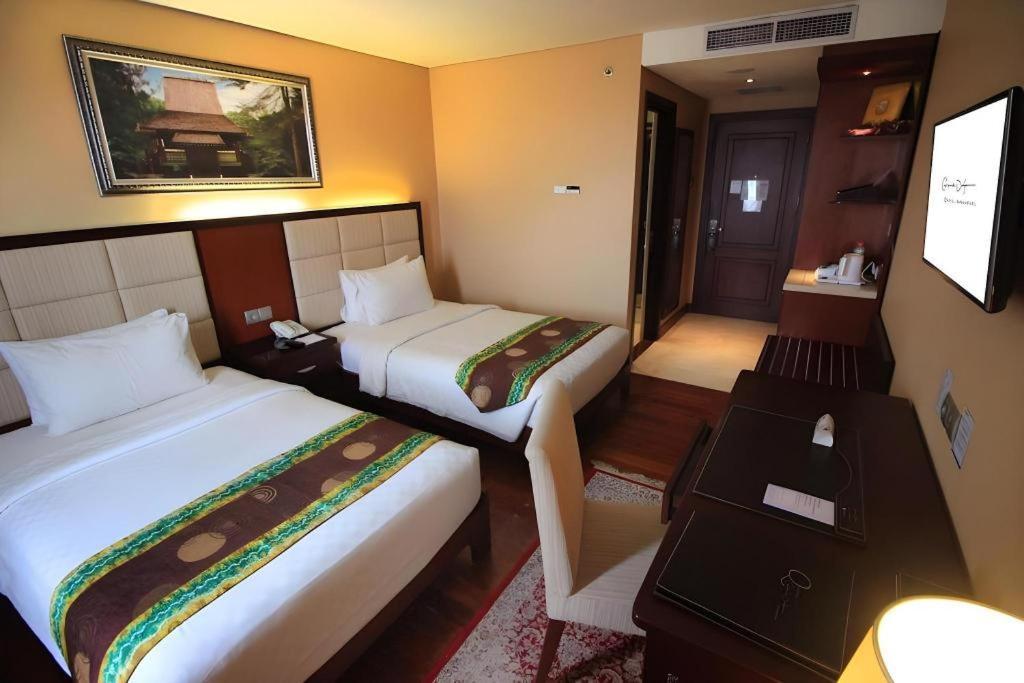 Banjarbaru Grand Qin Hotel מראה חיצוני תמונה