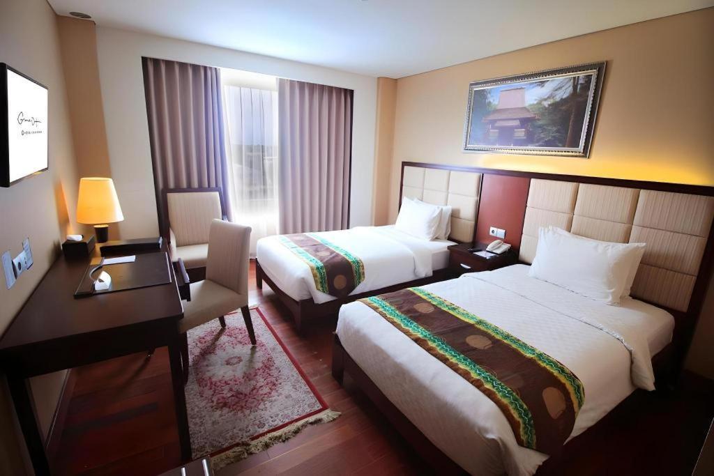 Banjarbaru Grand Qin Hotel מראה חיצוני תמונה
