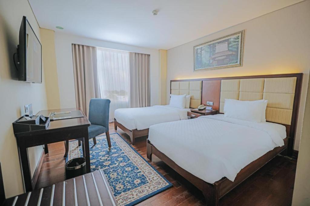 Banjarbaru Grand Qin Hotel מראה חיצוני תמונה