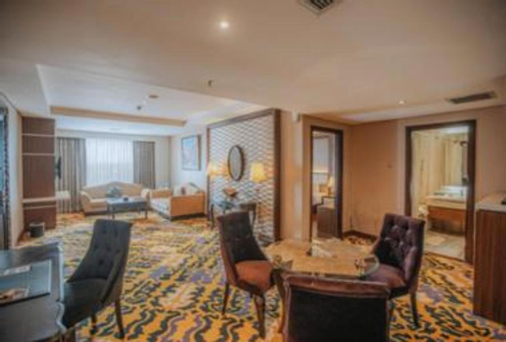 Banjarbaru Grand Qin Hotel מראה חיצוני תמונה