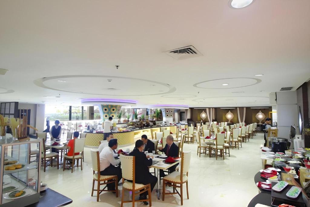 Banjarbaru Grand Qin Hotel מראה חיצוני תמונה