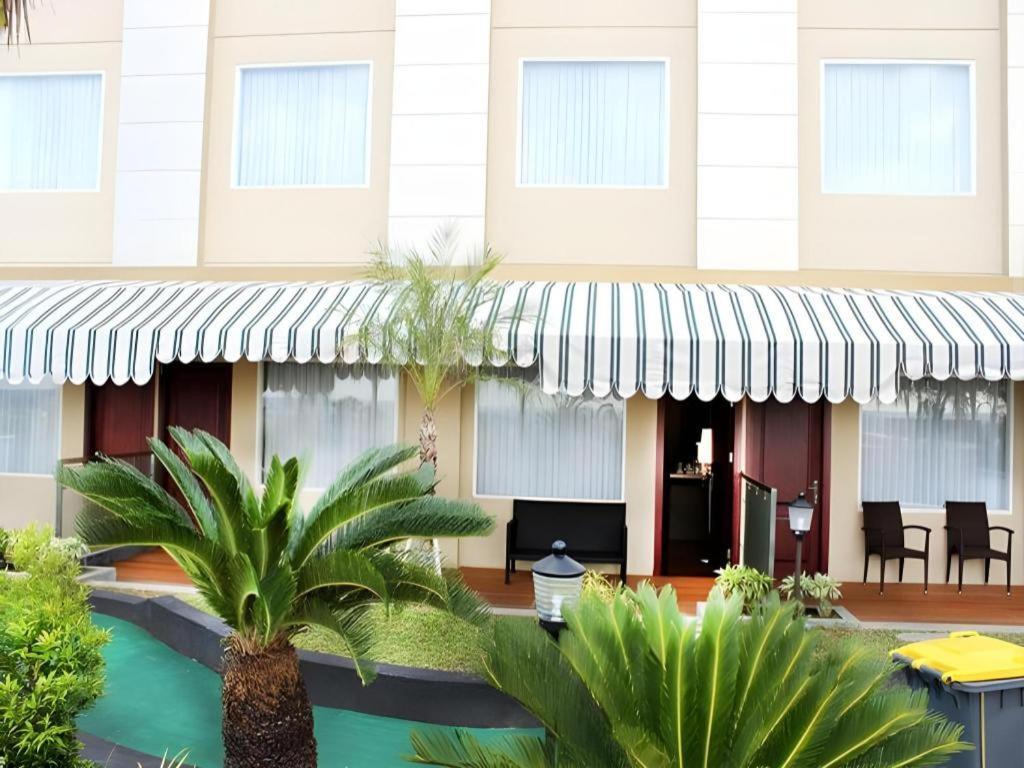 Banjarbaru Grand Qin Hotel מראה חיצוני תמונה