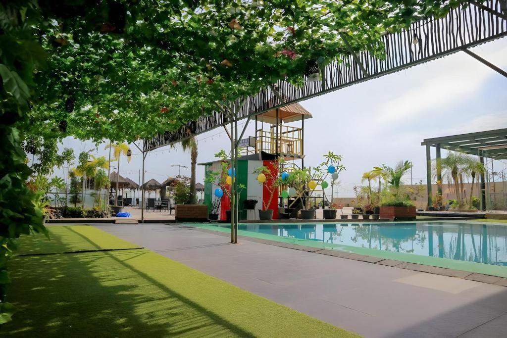Banjarbaru Grand Qin Hotel מראה חיצוני תמונה